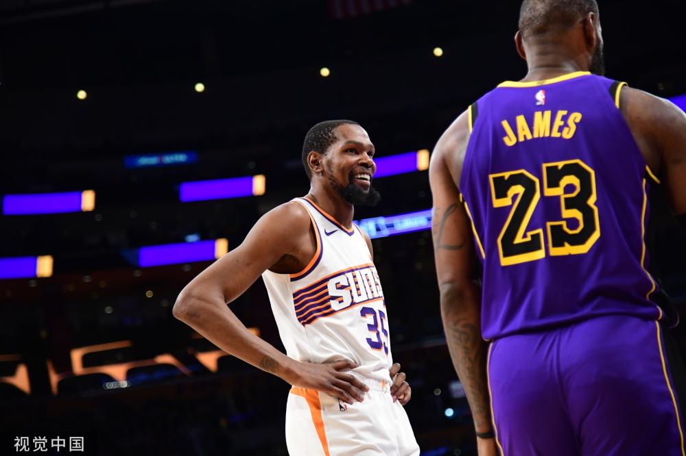 禁区前沿的 禁区前沿的