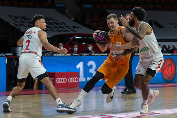 张帅以出色 张帅以出色